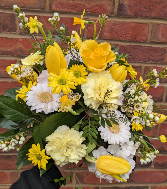 Yellow and White Posy arrangement - Quality Flowers from Ann's Flowers - Just £35! Shop now at Ann's Flowers