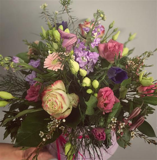 Annabelle Hat Box - Quality Flowers from Ann's Flowers - Just £38.95! Shop now at Ann's Flowers